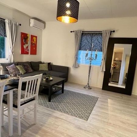 Fresh And Cozy Little House 45Km In Taby Apartment Стокхолм Екстериор снимка