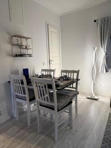 Fresh And Cozy Little House 45Km In Taby Apartment Стокхолм Екстериор снимка